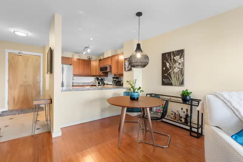 404 625 PARK CRESCENT - photo 4 of 27