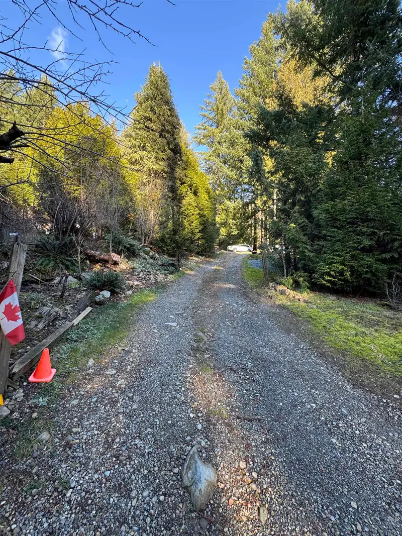 2391 LOUGHEED HIGHWAY - photo 2 of 7