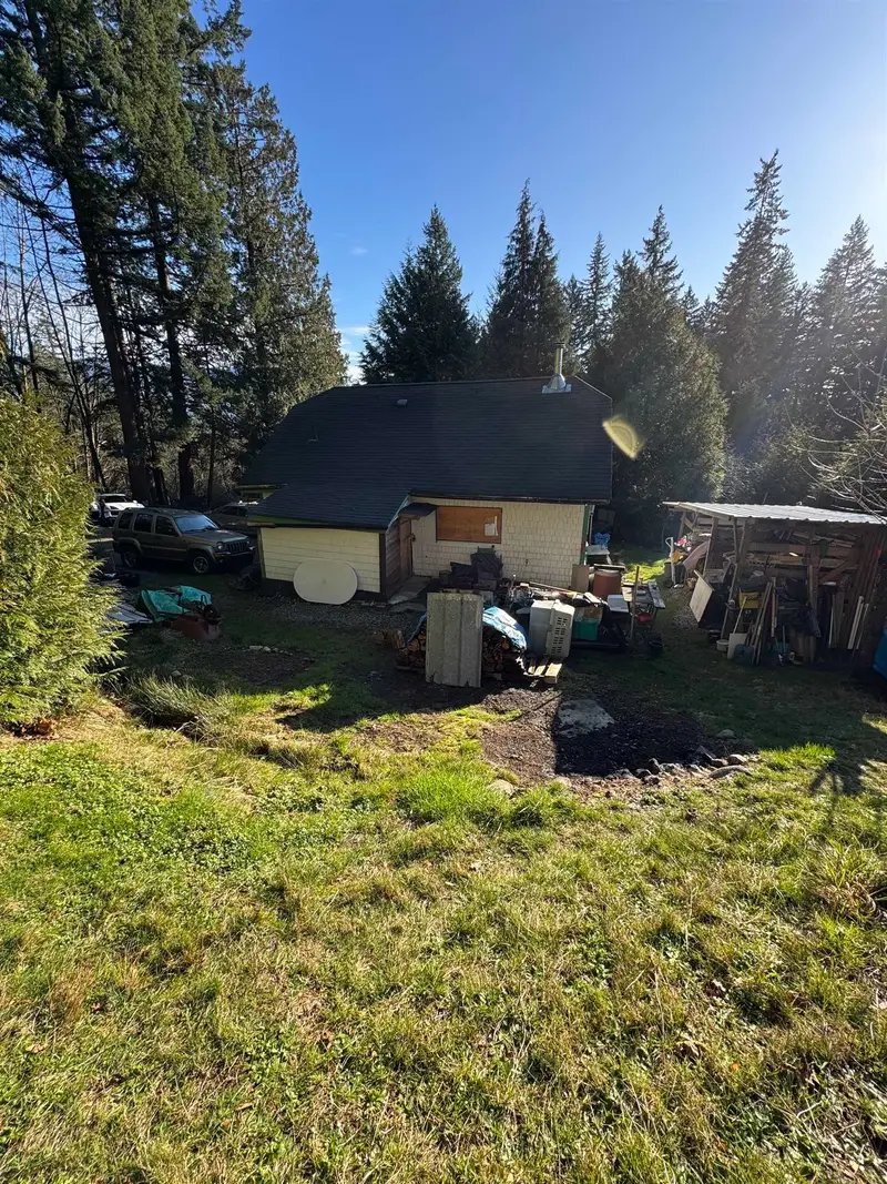 2391 LOUGHEED HIGHWAY - photo 3 of 7