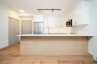 210 6968 ROYAL OAK AVENUE - thumbnail 1