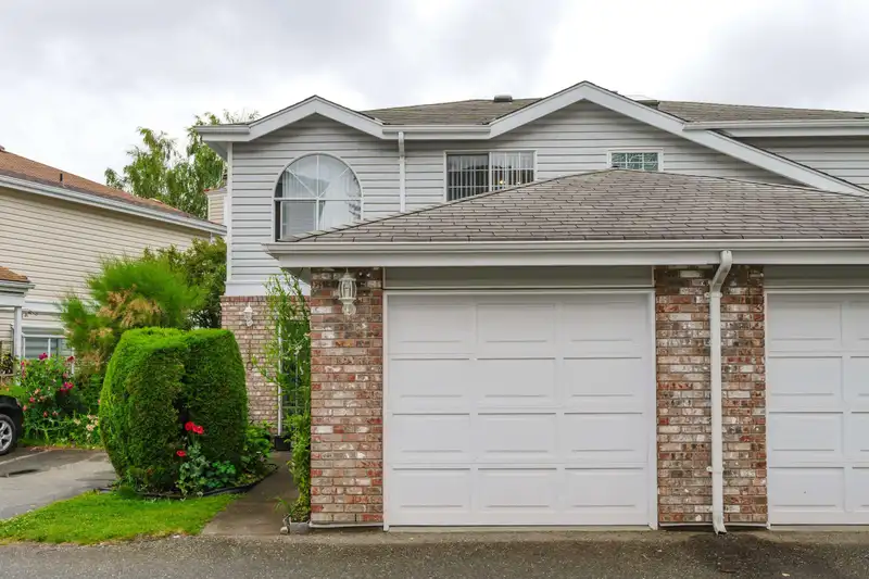 110 12233 92 AVENUE - photo 2 of 40