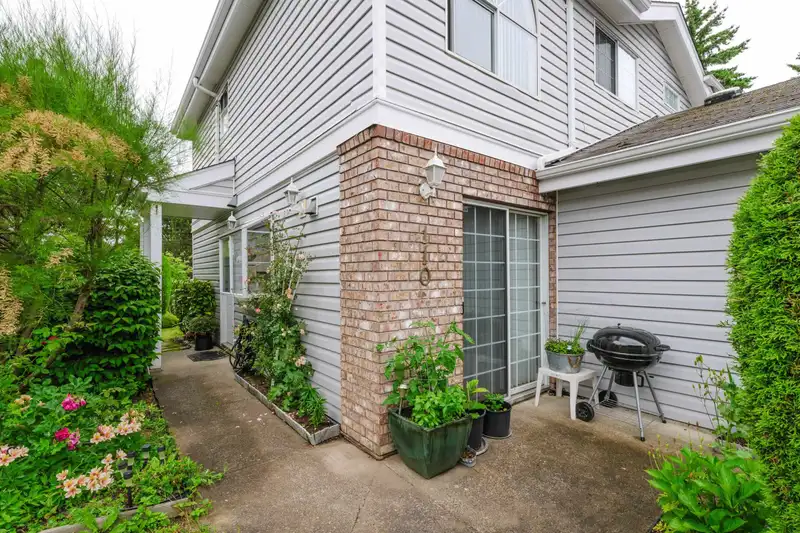 110 12233 92 AVENUE - photo 3 of 40