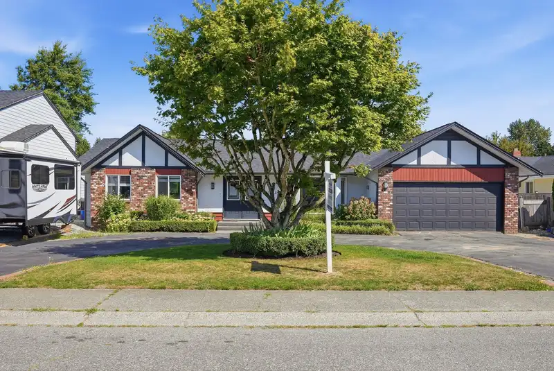 26959 33 AVENUE - photo 1 of 40