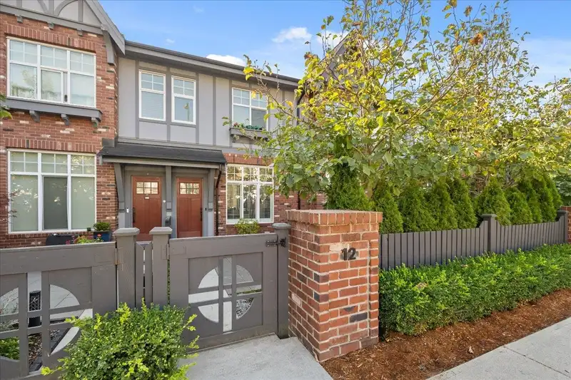 12 3552 VICTORIA DRIVE - photo 4 of 40