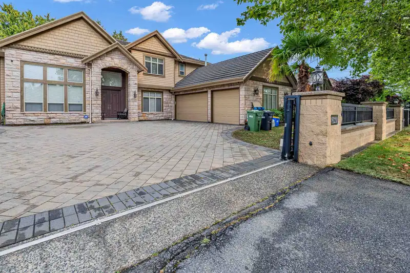 8120 ELSMORE ROAD - photo 1 of 37
