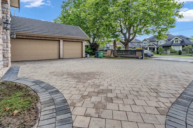 8120 ELSMORE ROAD - photo 2 of 37