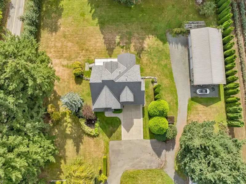 487 MCKENZIE ROAD - photo 2 of 40