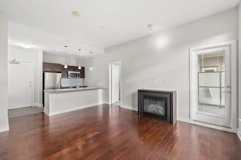 408 2957 GLEN DRIVE - photo 1 of 28