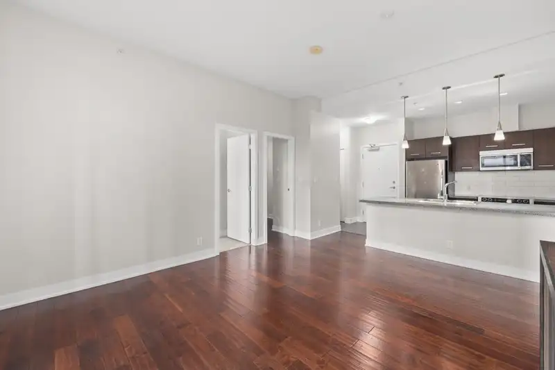 408 2957 GLEN DRIVE - photo 3 of 28