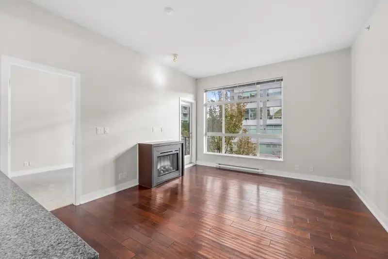 408 2957 GLEN DRIVE - photo 4 of 28