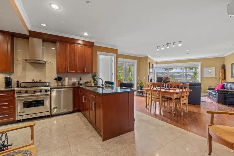 205 6688 ROYAL AVENUE - photo 4 of 20