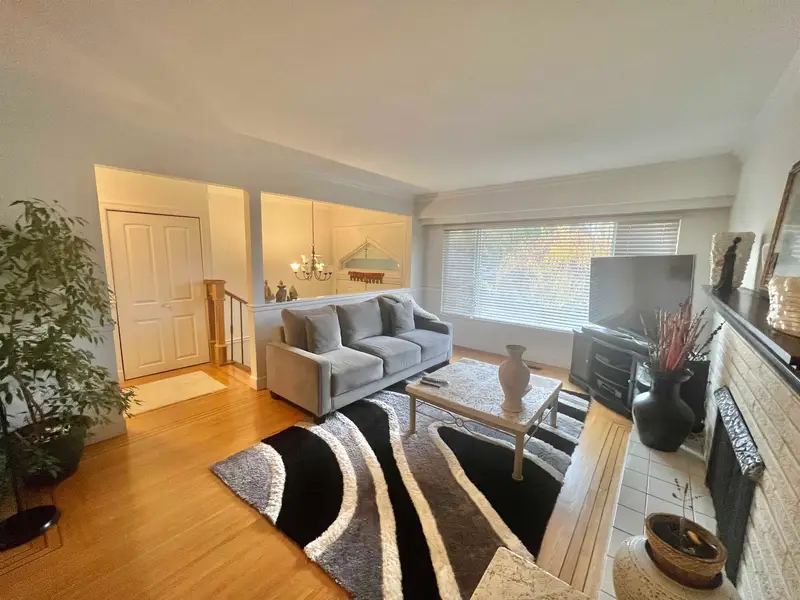 12542 GROVE CRESCENT - photo 3 of 25