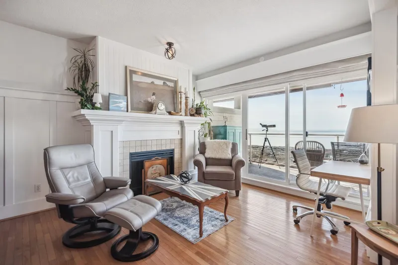 210 1120 TSATSU SHORES DRIVE - photo 3 of 25