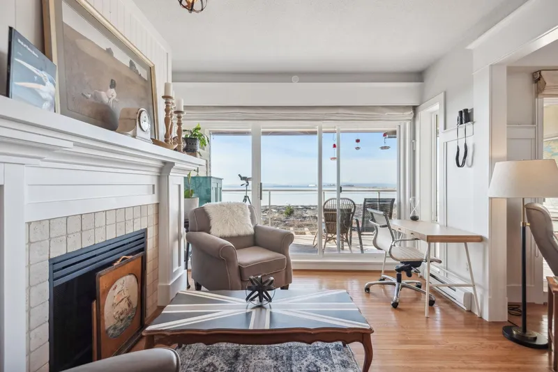 210 1120 TSATSU SHORES DRIVE - photo 4 of 25