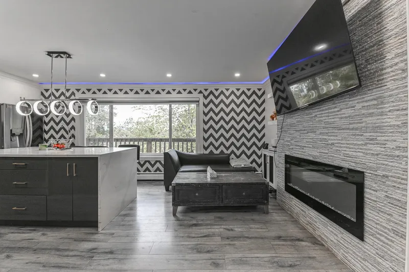 2802 UPLAND CRESCENT - photo 3 of 20