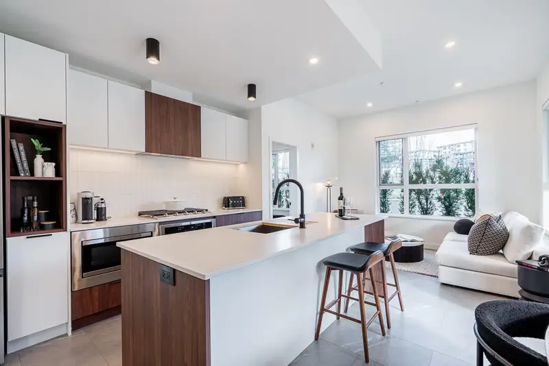 110 623 KEMSLEY AVENUE - photo 2 of 25