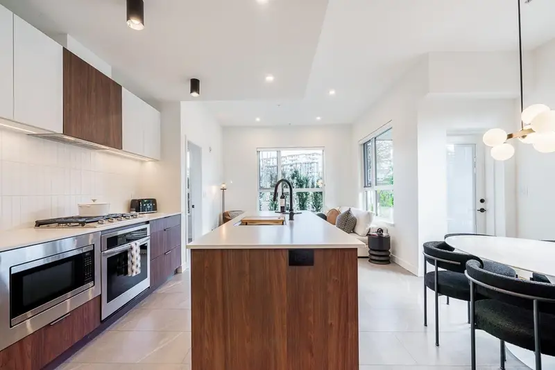 110 623 KEMSLEY AVENUE - photo 4 of 25