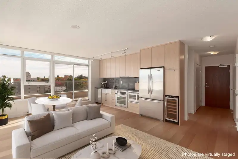 809 250 E 6TH AVENUE - photo 3 of 38