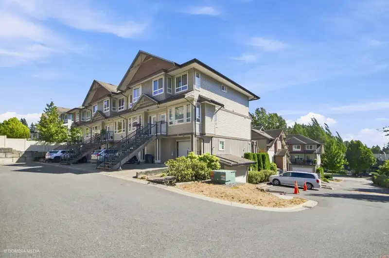 13 20187 68 AVENUE - photo 1 of 40