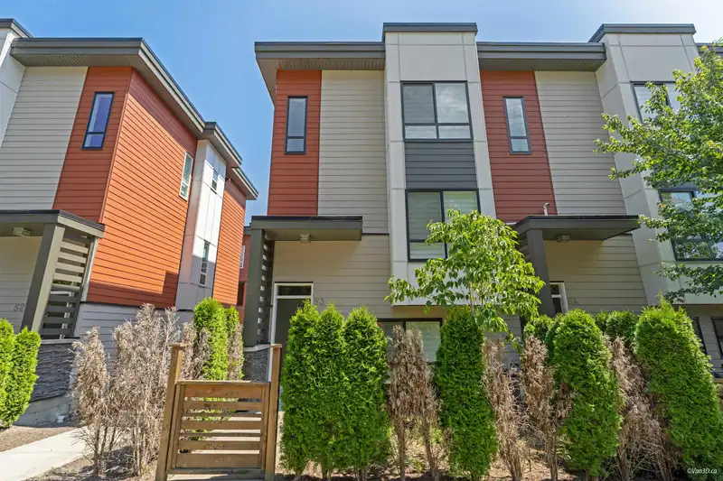 53 1670 160 STREET - photo 2 of 34