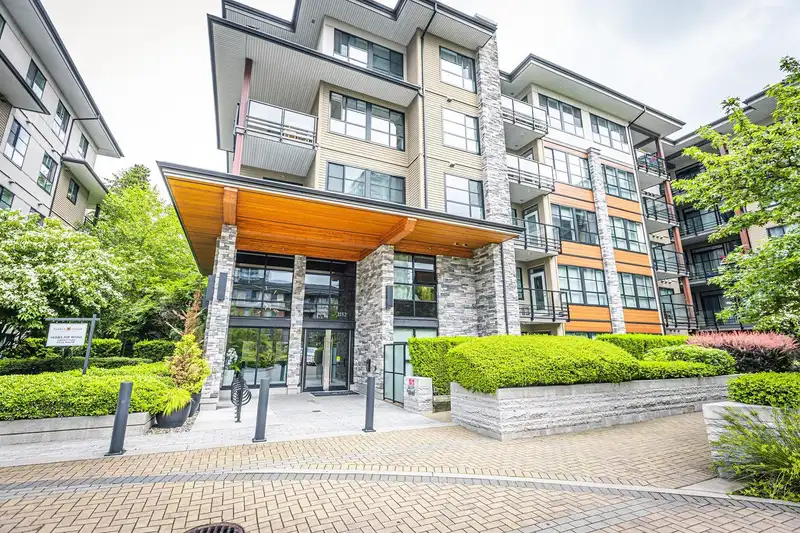 504 1152 WINDSOR MEWS - photo 1 of 32