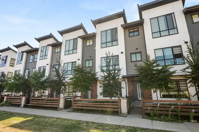 36 7177 194A STREET - photo 2 of 39