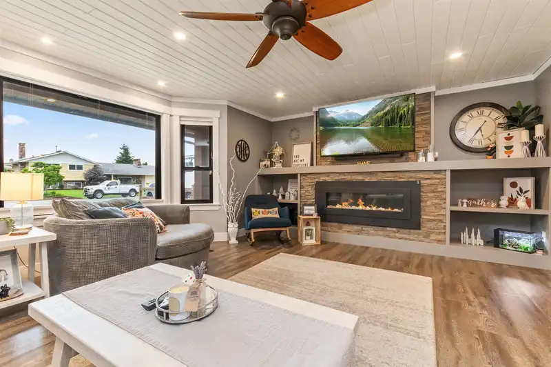 45148 INSLEY AVENUE - photo 4 of 38
