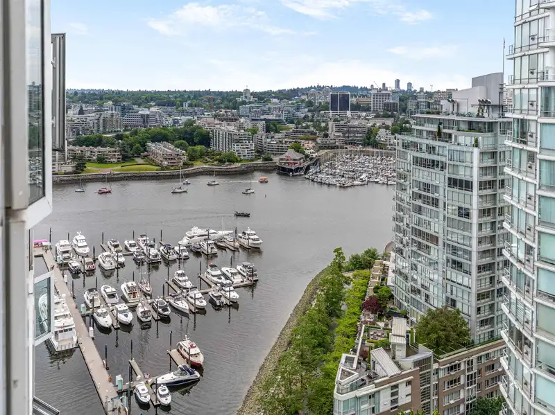2807 1199 MARINASIDE CRESCENT - photo 1 of 26