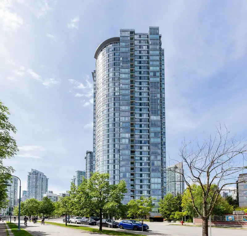 1003 1033 MARINASIDE CRESCENT - photo 2 of 31