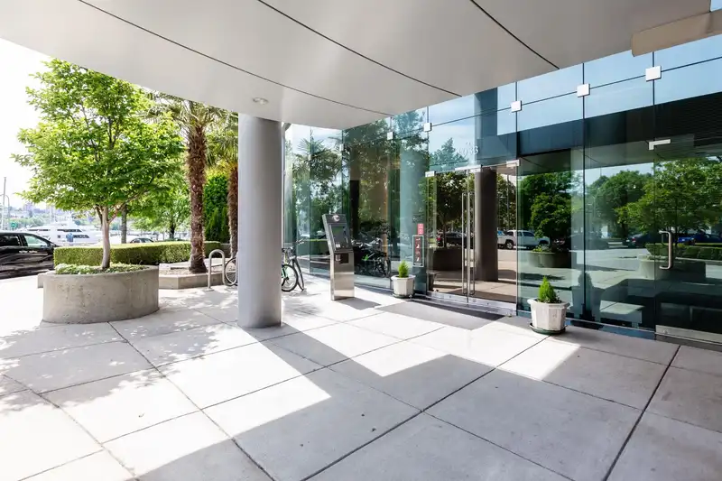 1003 1033 MARINASIDE CRESCENT - photo 3 of 31