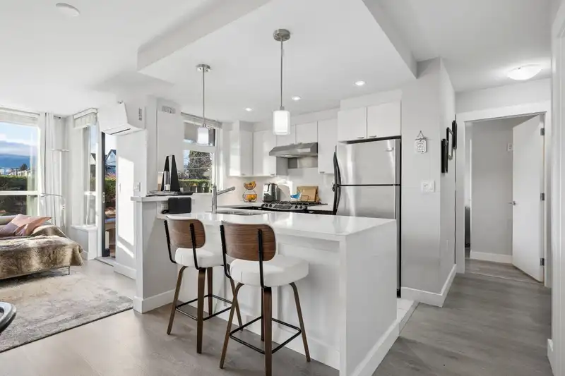 308 160 W 3RD STREET - photo 4 of 23