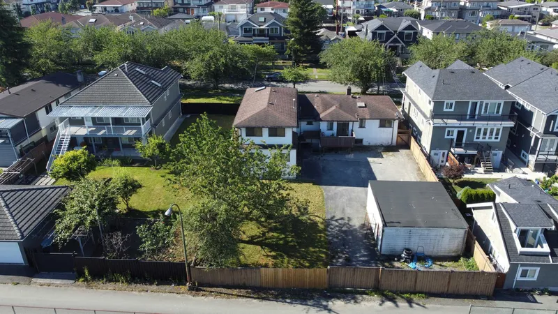 2435 E 38TH AVENUE - photo 2 of 17