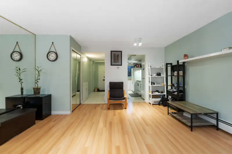 236 7447 140 STREET - photo 4 of 32
