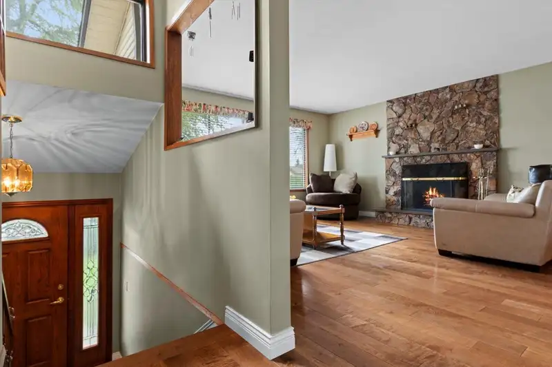 21219 93 AVENUE - photo 4 of 35