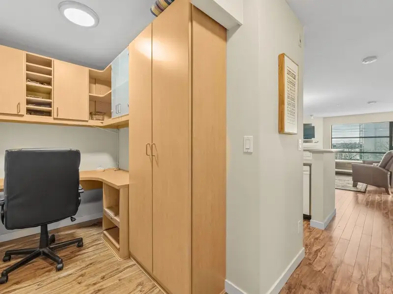 402 124 W 3RD STREET - photo 2 of 21