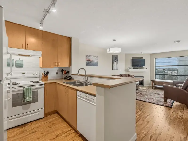 402 124 W 3RD STREET - photo 3 of 21