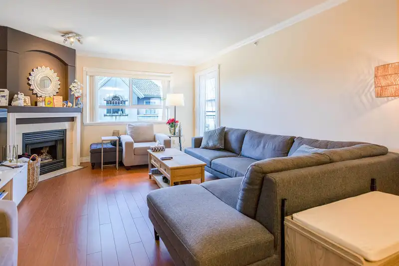 PH8 2405 KAMLOOPS STREET - photo 1 of 14