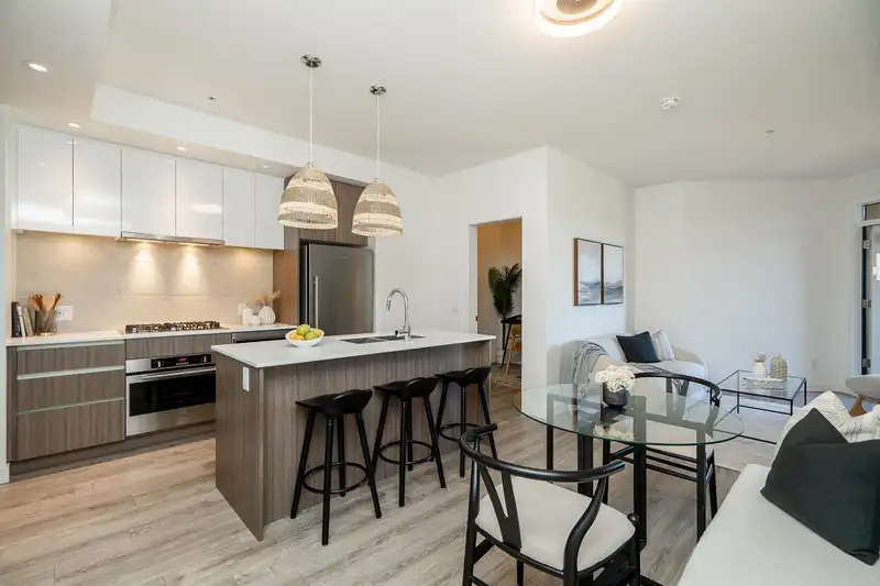 401 516 FOSTER AVENUE - photo 1 of 40
