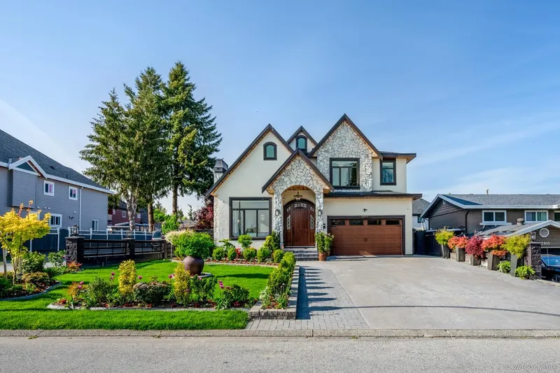 12901 92A AVENUE - photo 2 of 25