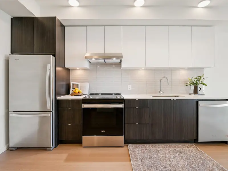 502 37994 SECOND AVENUE - photo 2 of 21