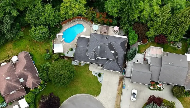 8085 148A STREET - photo 2 of 37