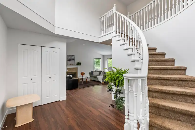 8085 148A STREET - photo 4 of 37