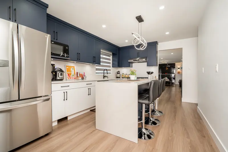 17233 60 AVENUE - photo 3 of 25