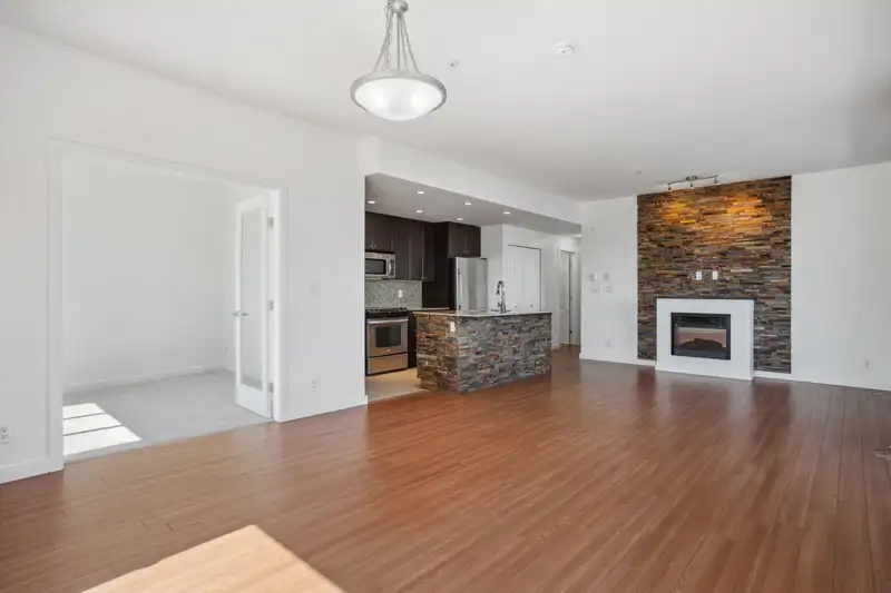306 225 FRANCIS WAY - photo 2 of 33