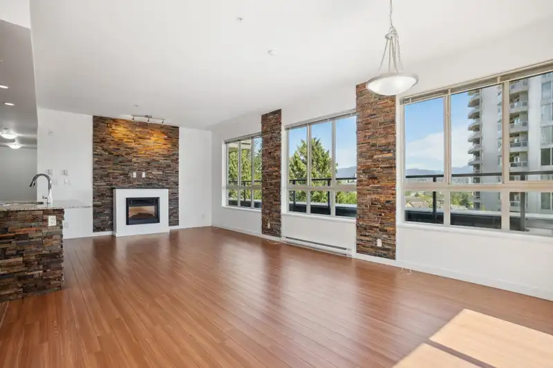 306 225 FRANCIS WAY - photo 4 of 33