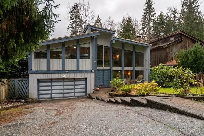 2525 NORCREST COURT - photo 1 of 25