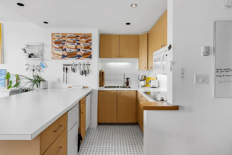 901 1250 BURNABY STREET - photo 2 of 25