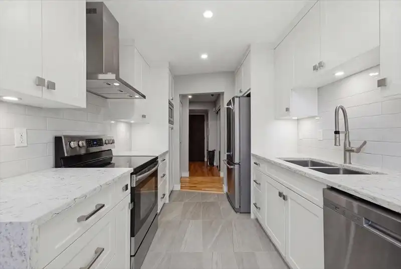 101 1005 W 7TH AVENUE - photo 3 of 17