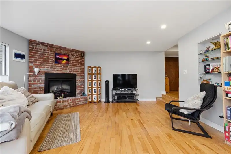 101 1005 W 7TH AVENUE - photo 4 of 17