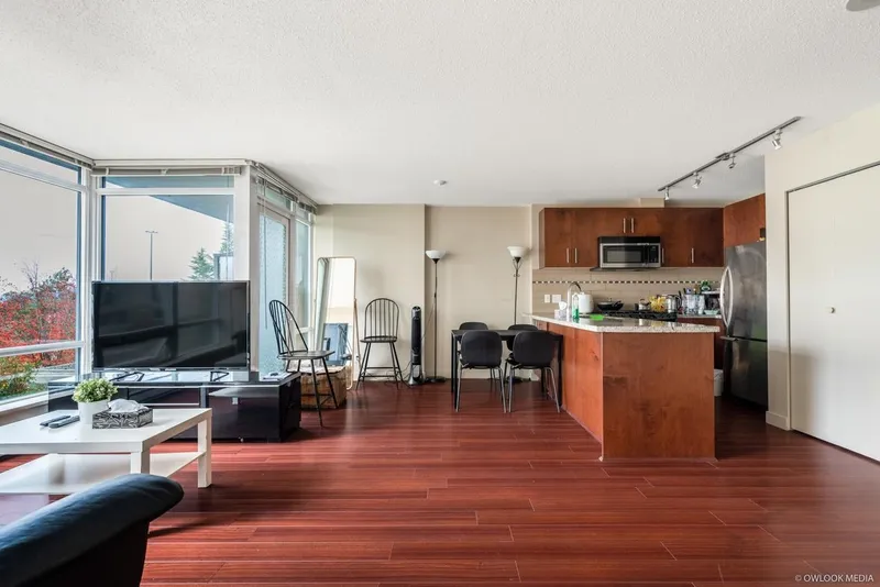 606 8280 LANSDOWNE ROAD - photo 2 of 21